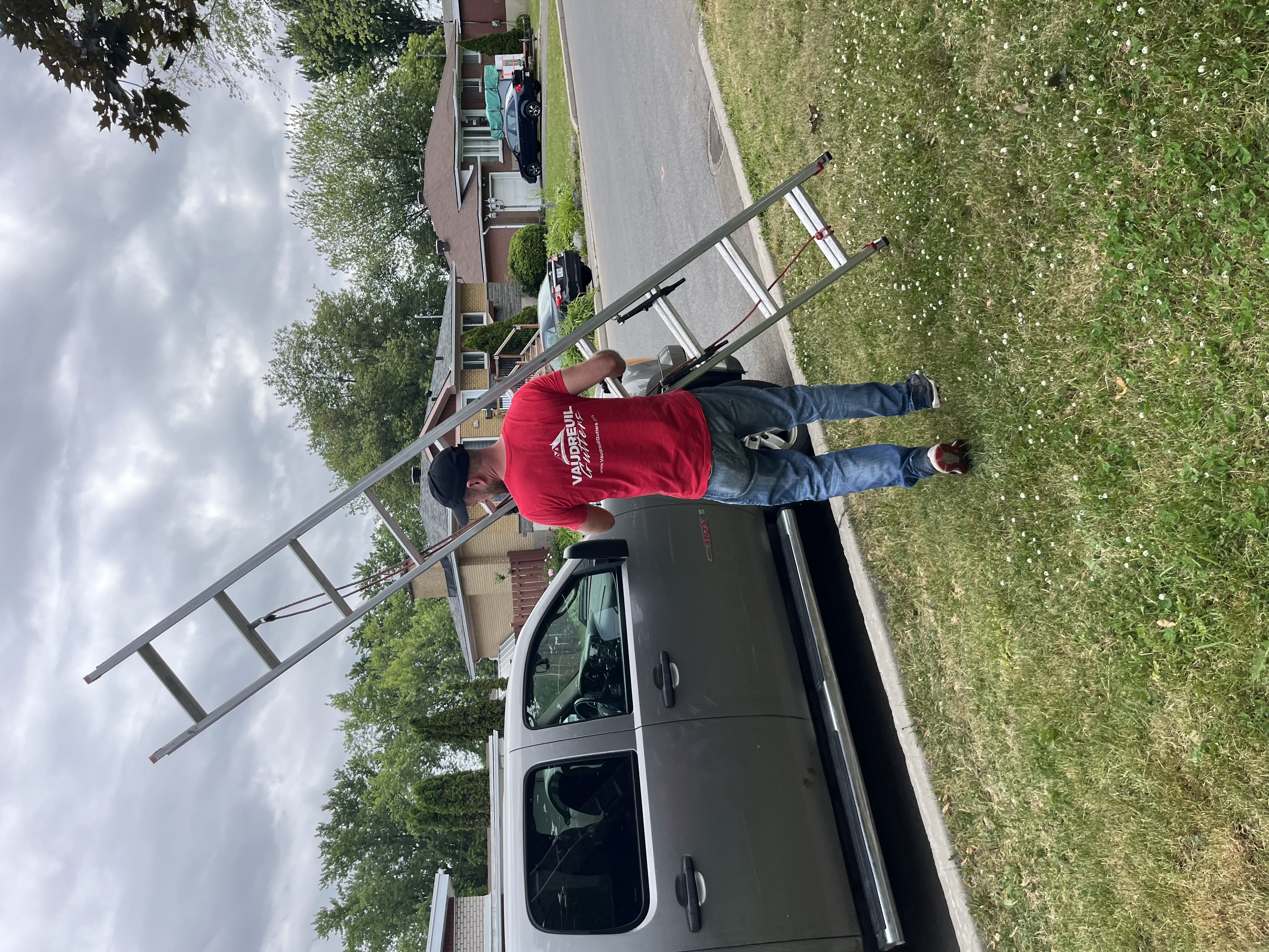 DDO Gutters technician